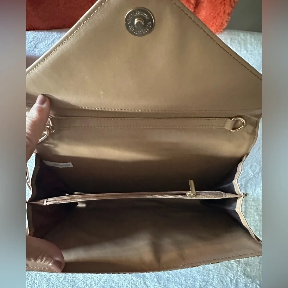 N/A autumn clutch